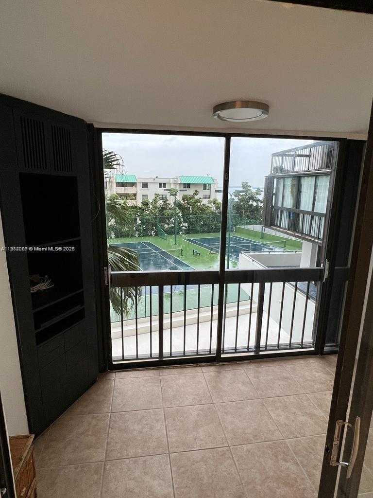 Small Image of 2333 BRICKELL AVE #307, Miami Number 6