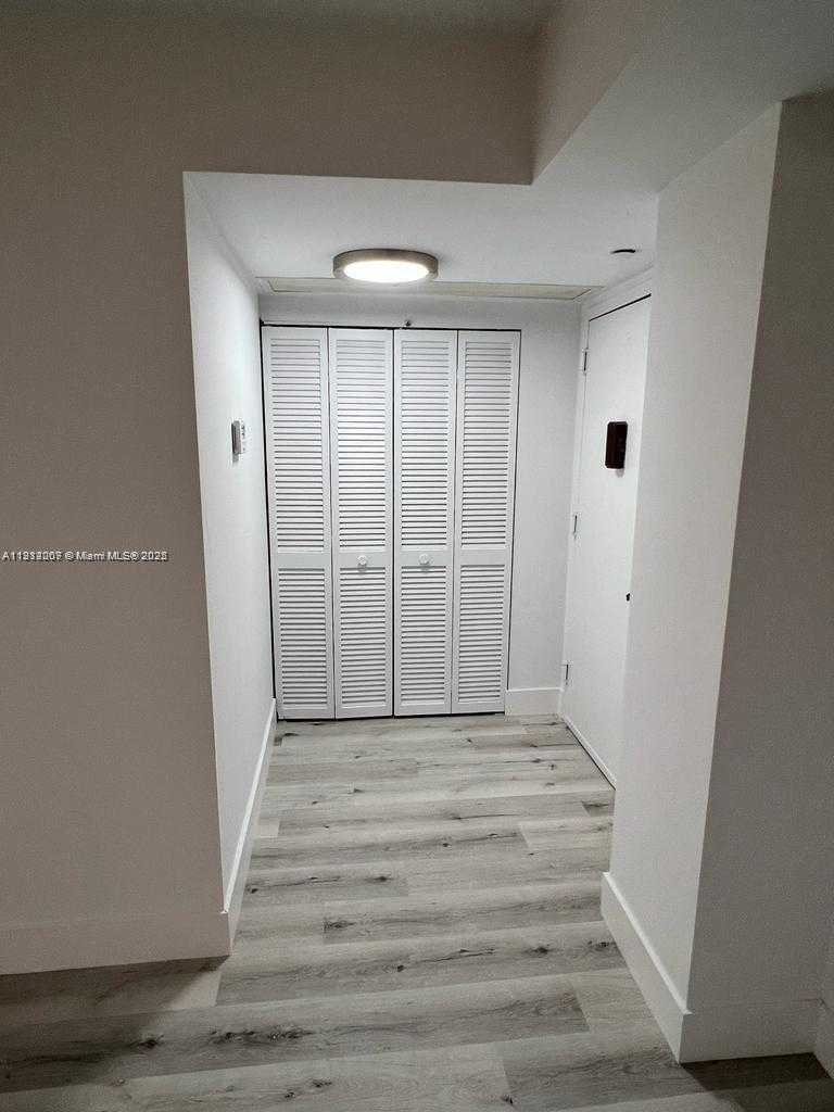 Small Image of 2333 BRICKELL AVE #307, Miami Number 7