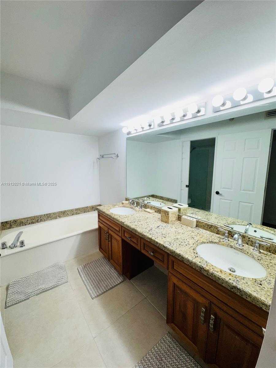 Small Image of 3530 MYSTIC POINTE DR #3111, Aventura Number 14