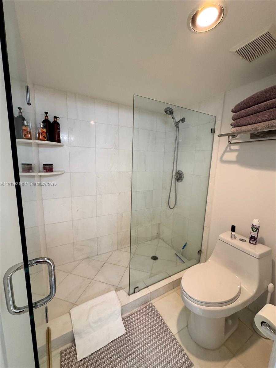 Small Image of 3530 MYSTIC POINTE DR #3111, Aventura Number 15
