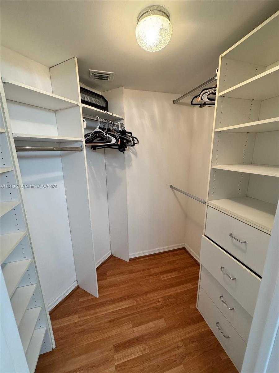 Small Image of 3530 MYSTIC POINTE DR #3111, Aventura Number 16