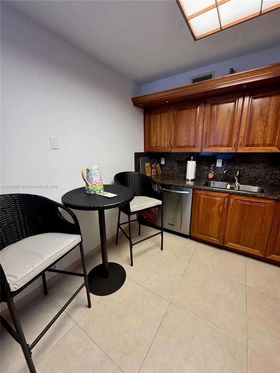 Small Image of 3530 MYSTIC POINTE DR #3111, Aventura Number 9