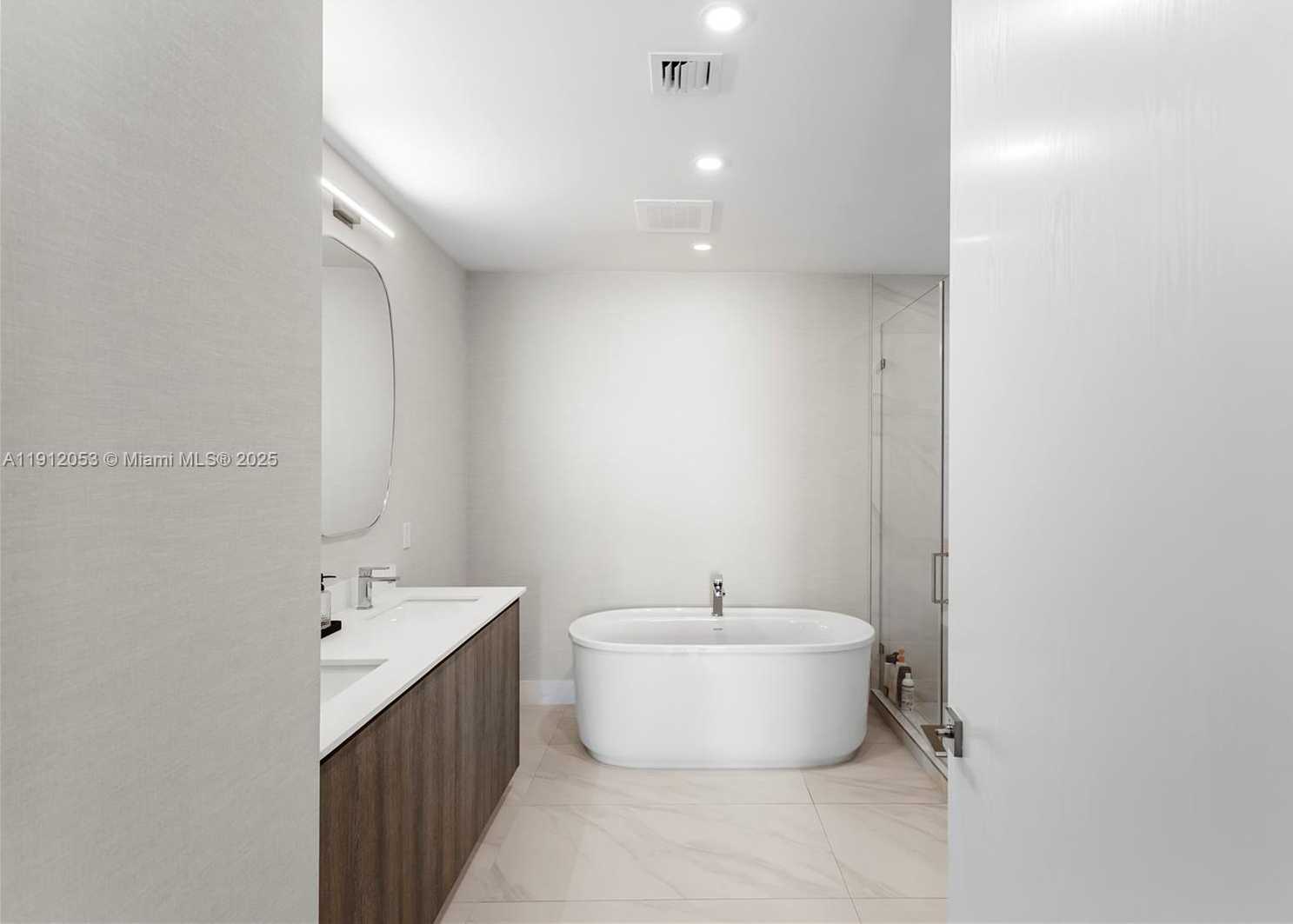 Small Image of 17550 COLLINS AVE #1404, Sunny Isles Beach Number 19