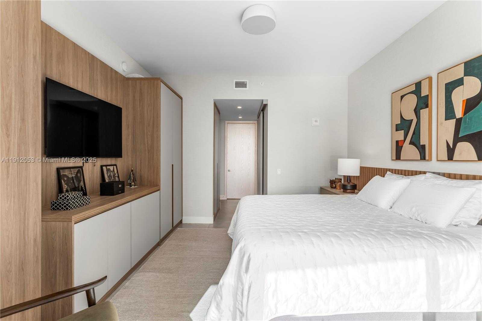 Small Image of 17550 COLLINS AVE #1404, Sunny Isles Beach Number 6