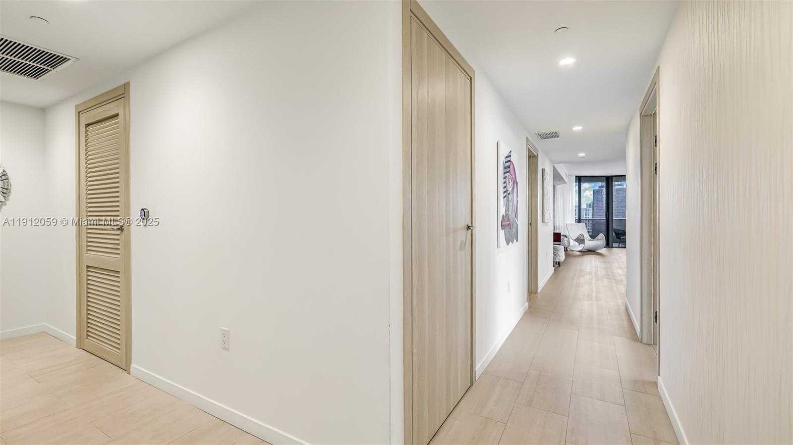 Small Image of 1000 BRICKELL PLZ #3002, Miami Number 11