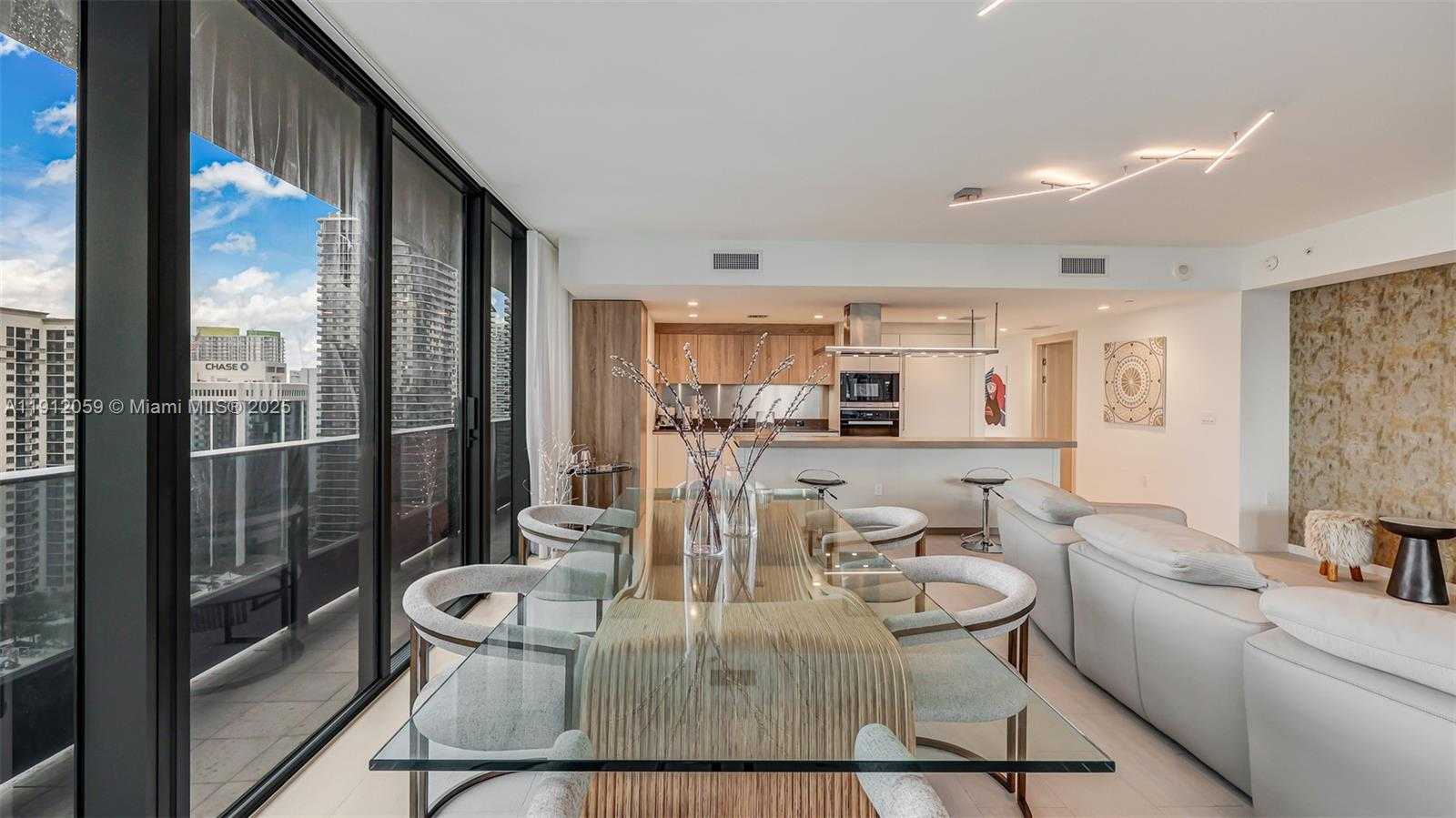 Small Image of 1000 BRICKELL PLZ #3002, Miami Number 24