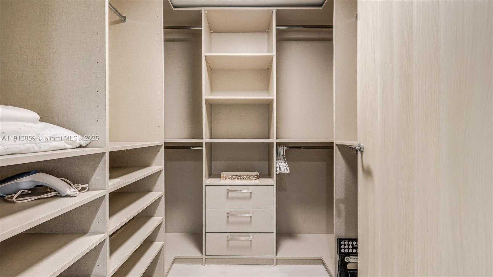 Small Image of 1000 BRICKELL PLZ #3002, Miami Number 29