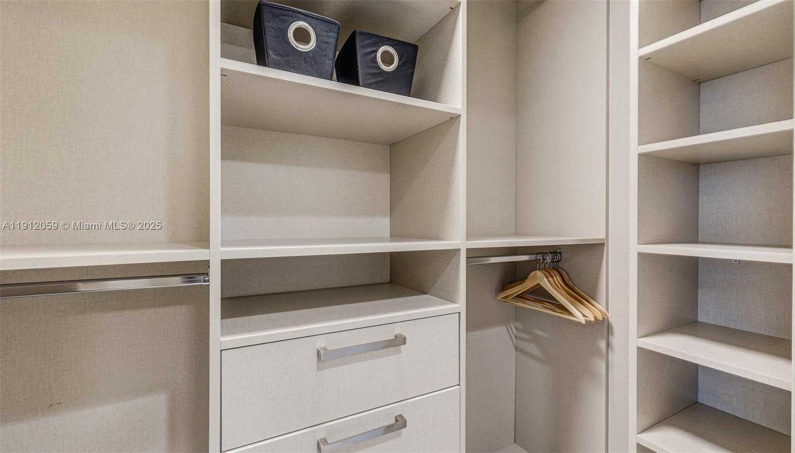 Small Image of 1000 BRICKELL PLZ #3002, Miami Number 30