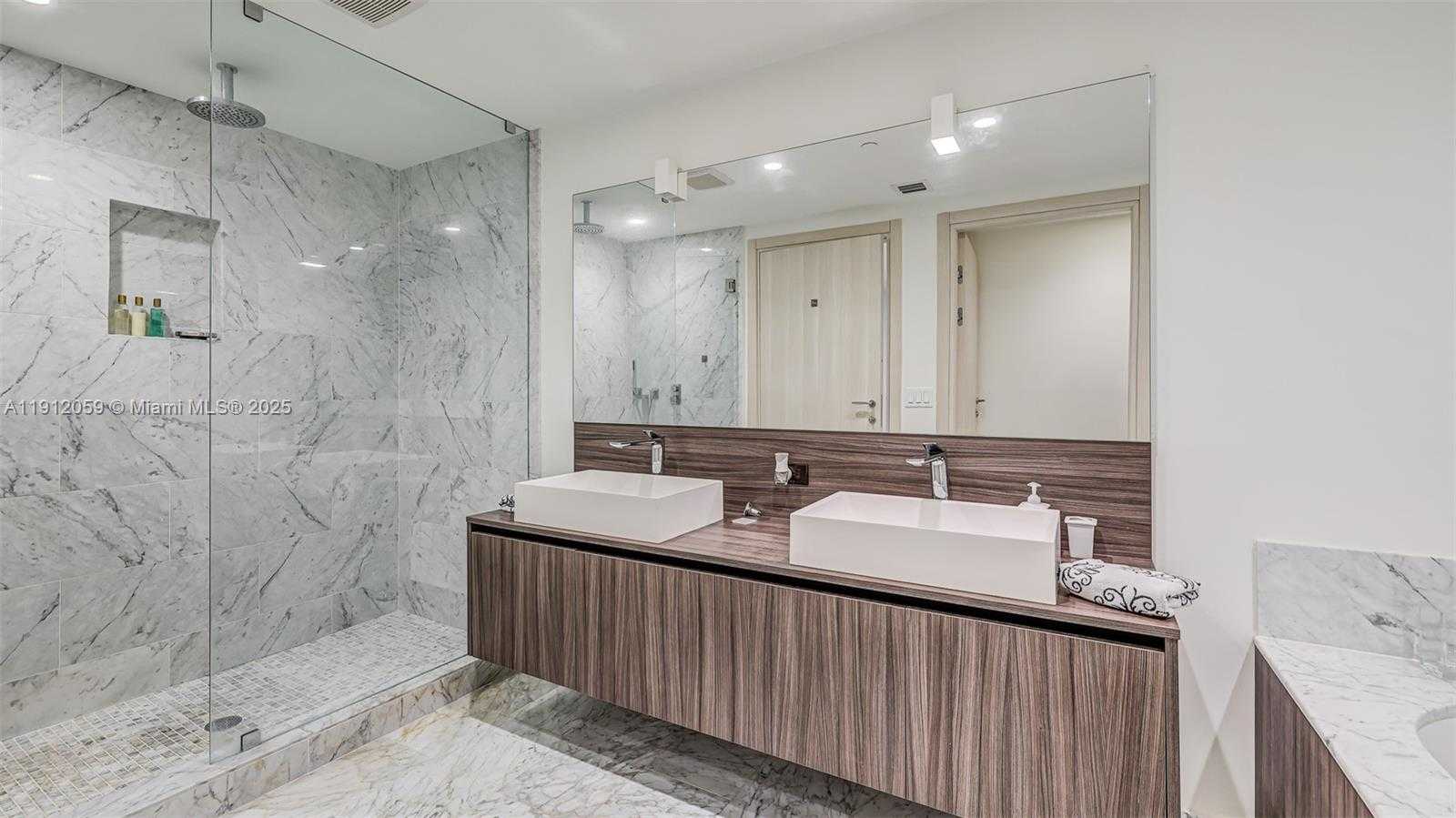 Small Image of 1000 BRICKELL PLZ #3002, Miami Number 32