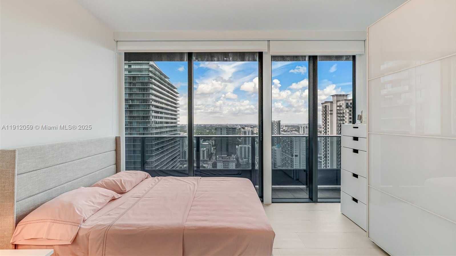 Small Image of 1000 BRICKELL PLZ #3002, Miami Number 34