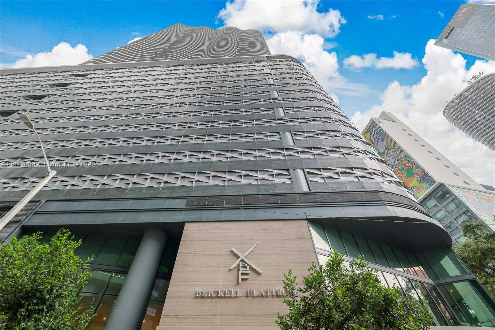 Small Image of 1000 BRICKELL PLZ #3002, Miami Number 4