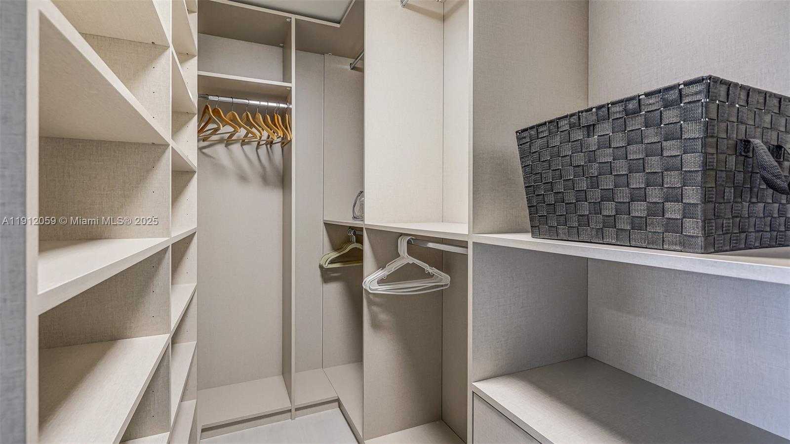 Small Image of 1000 BRICKELL PLZ #3002, Miami Number 44