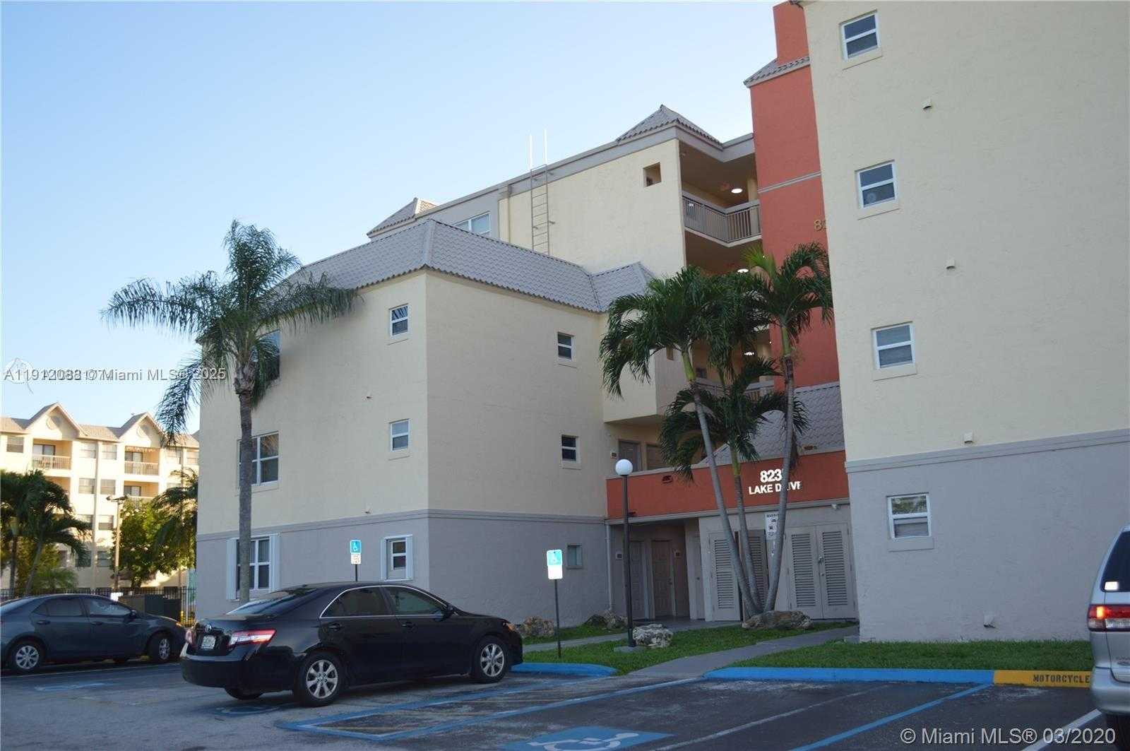 Small Image of 8235 LAKE DR #102, Doral Number 4