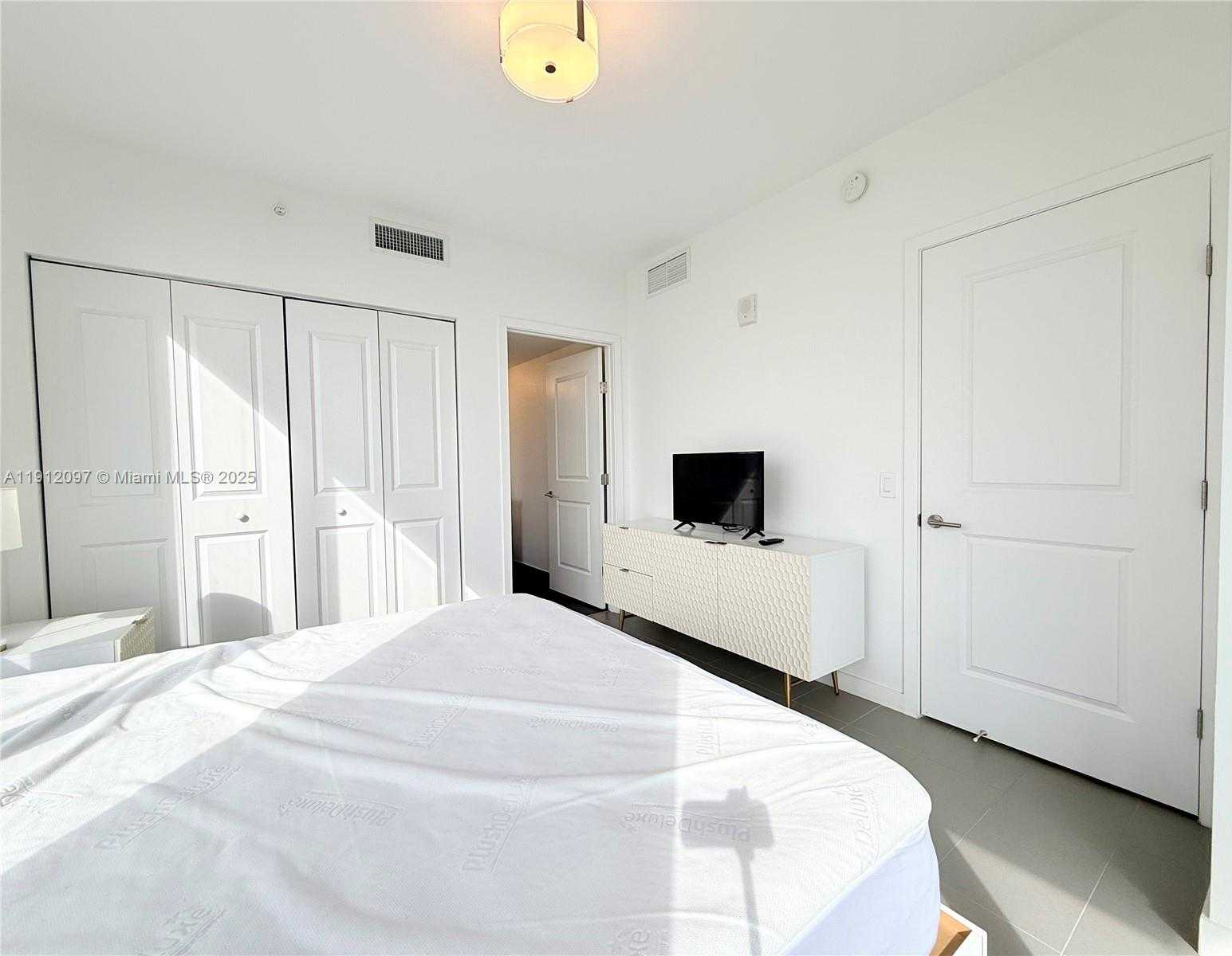 Small Image of 1600 NORTH EAST 1ST AVE #3210, Miami Number 22