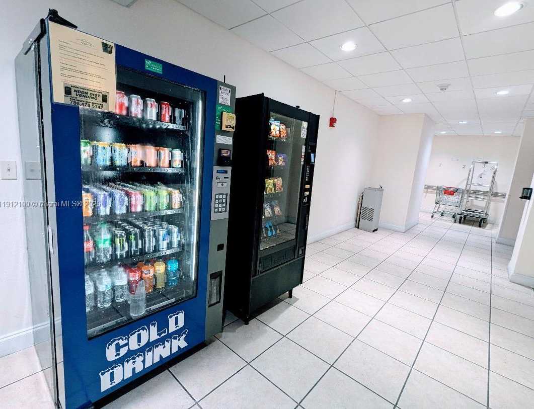 Small Image of 2655 COLLINS AVE #2108, Miami Beach Number 8