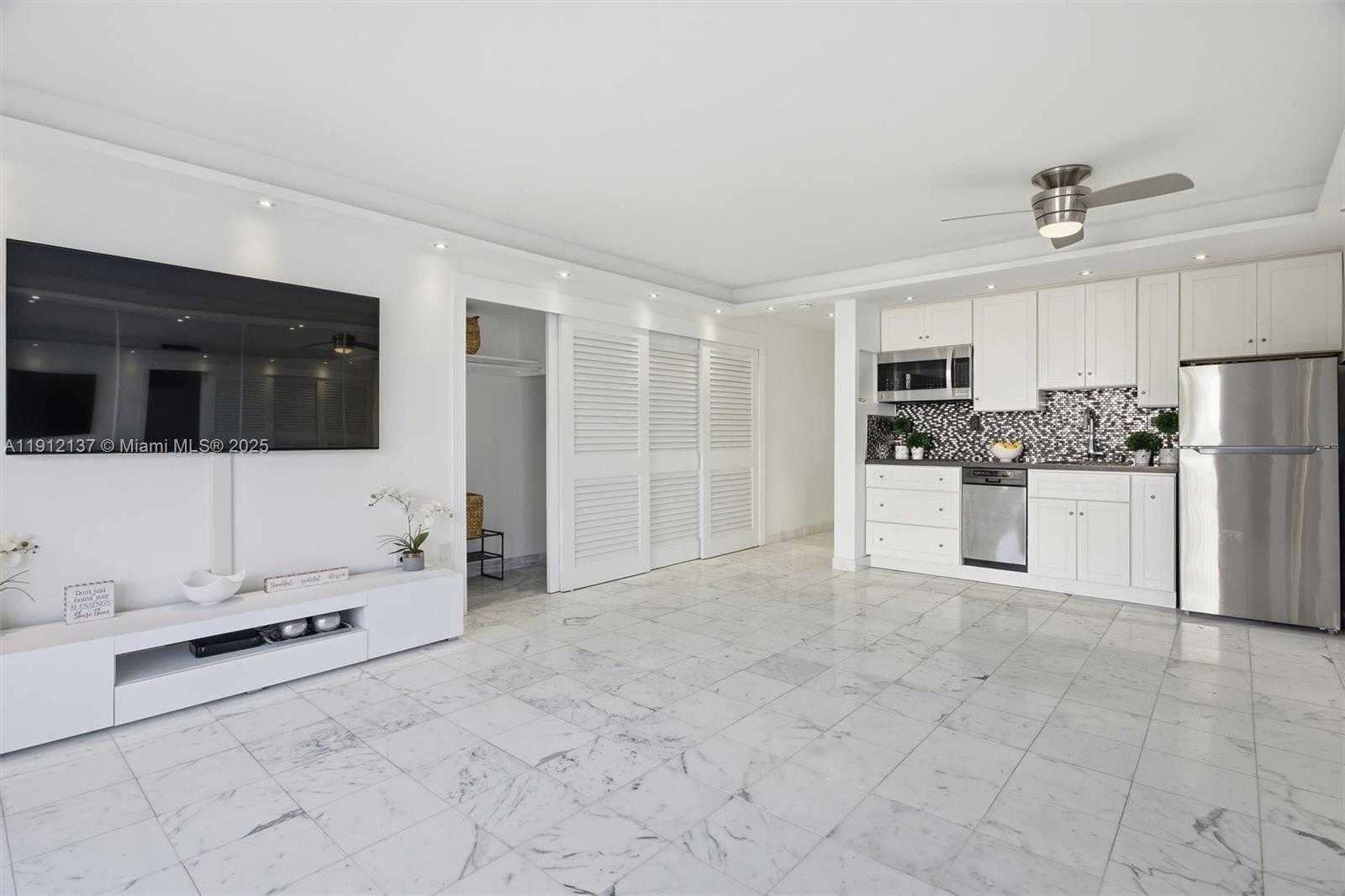 Small Image of 401 OCEAN DR #319, Miami Beach Number 14