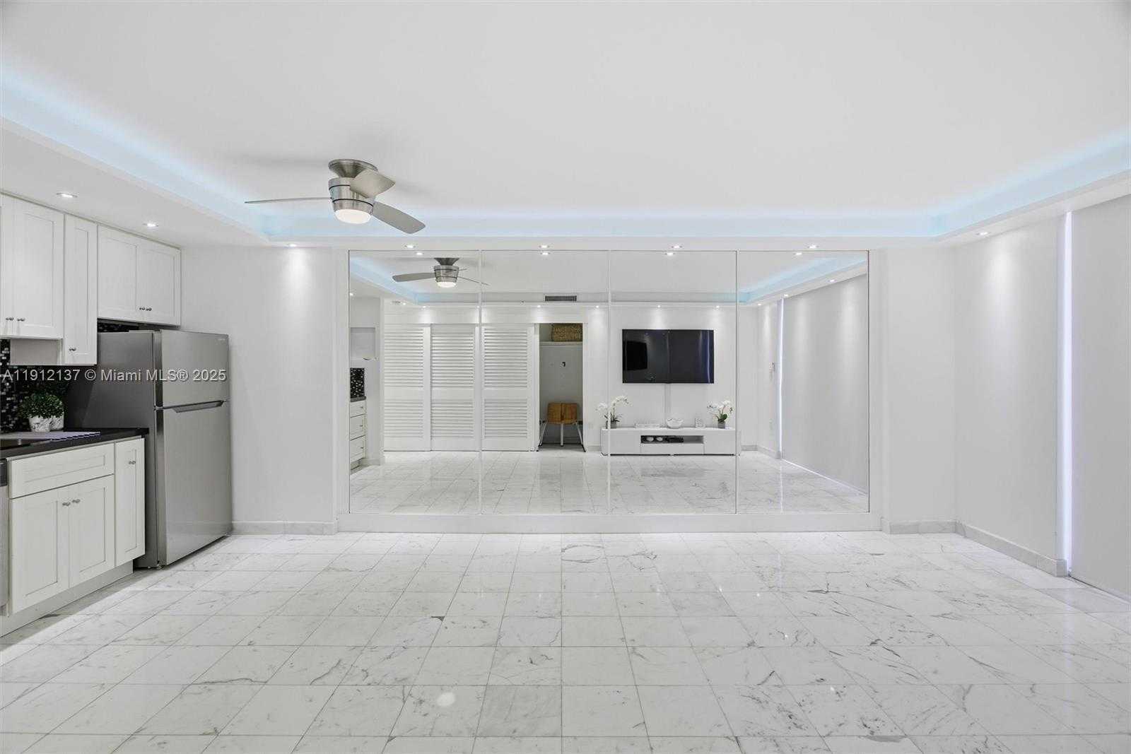 Small Image of 401 OCEAN DR #319, Miami Beach Number 18