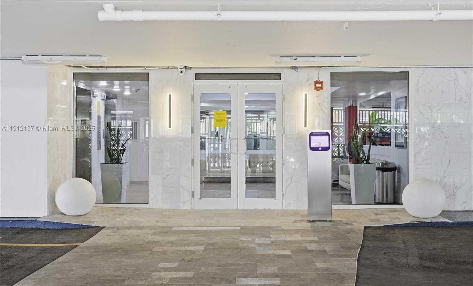 Small Image of 401 OCEAN DR #319, Miami Beach Number 48