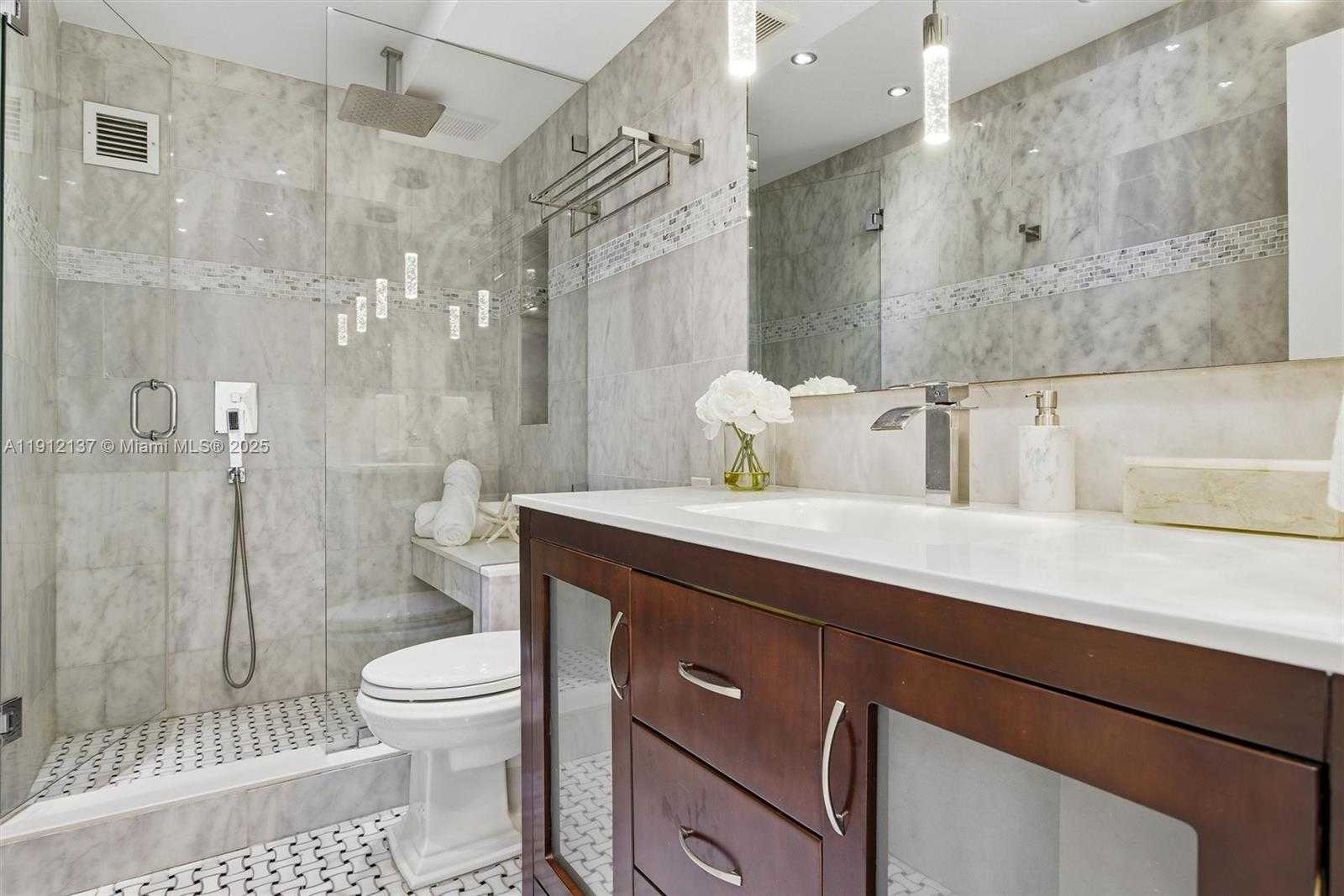 Small Image of 401 OCEAN DR #319, Miami Beach Number 7