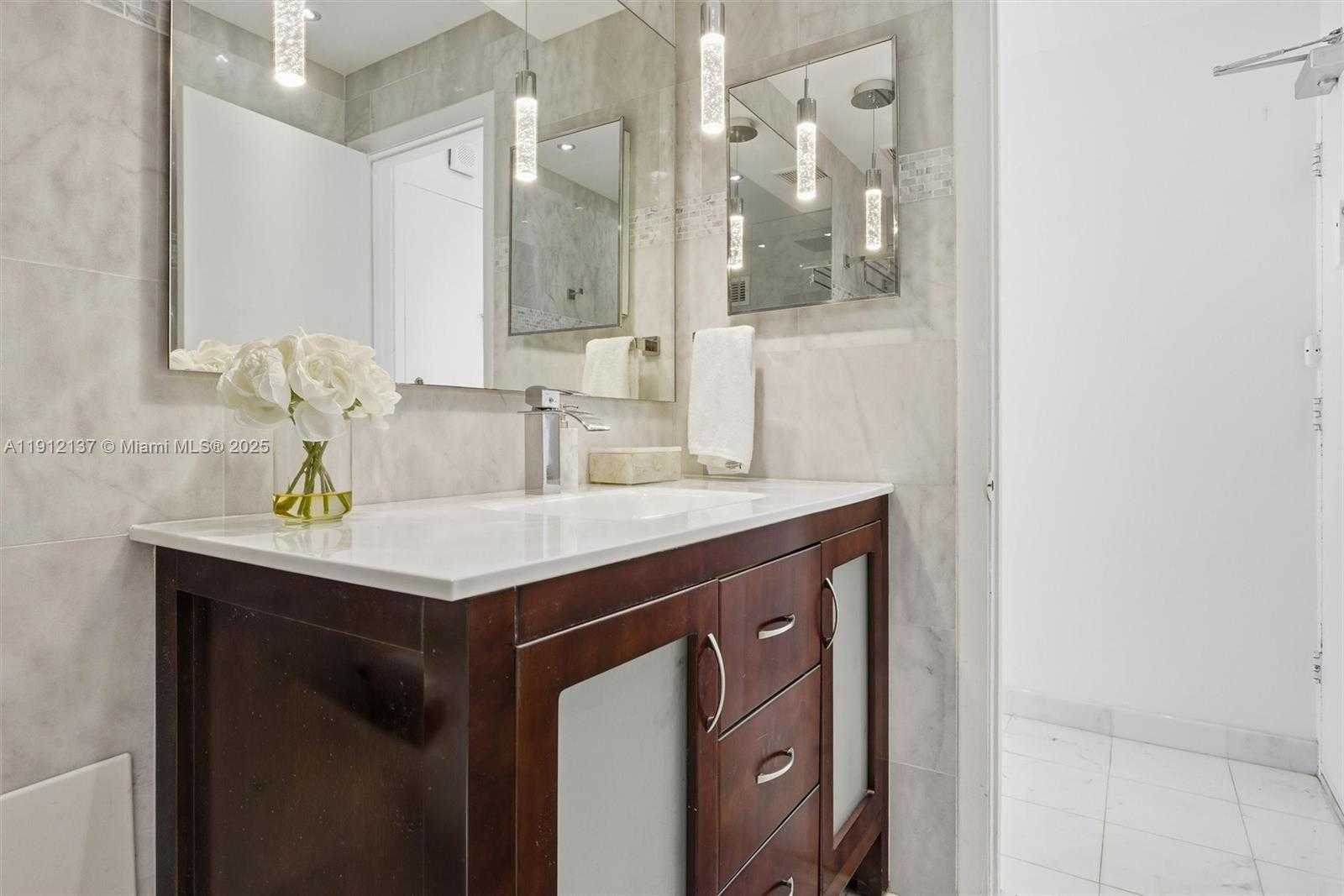 Small Image of 401 OCEAN DR #319, Miami Beach Number 8