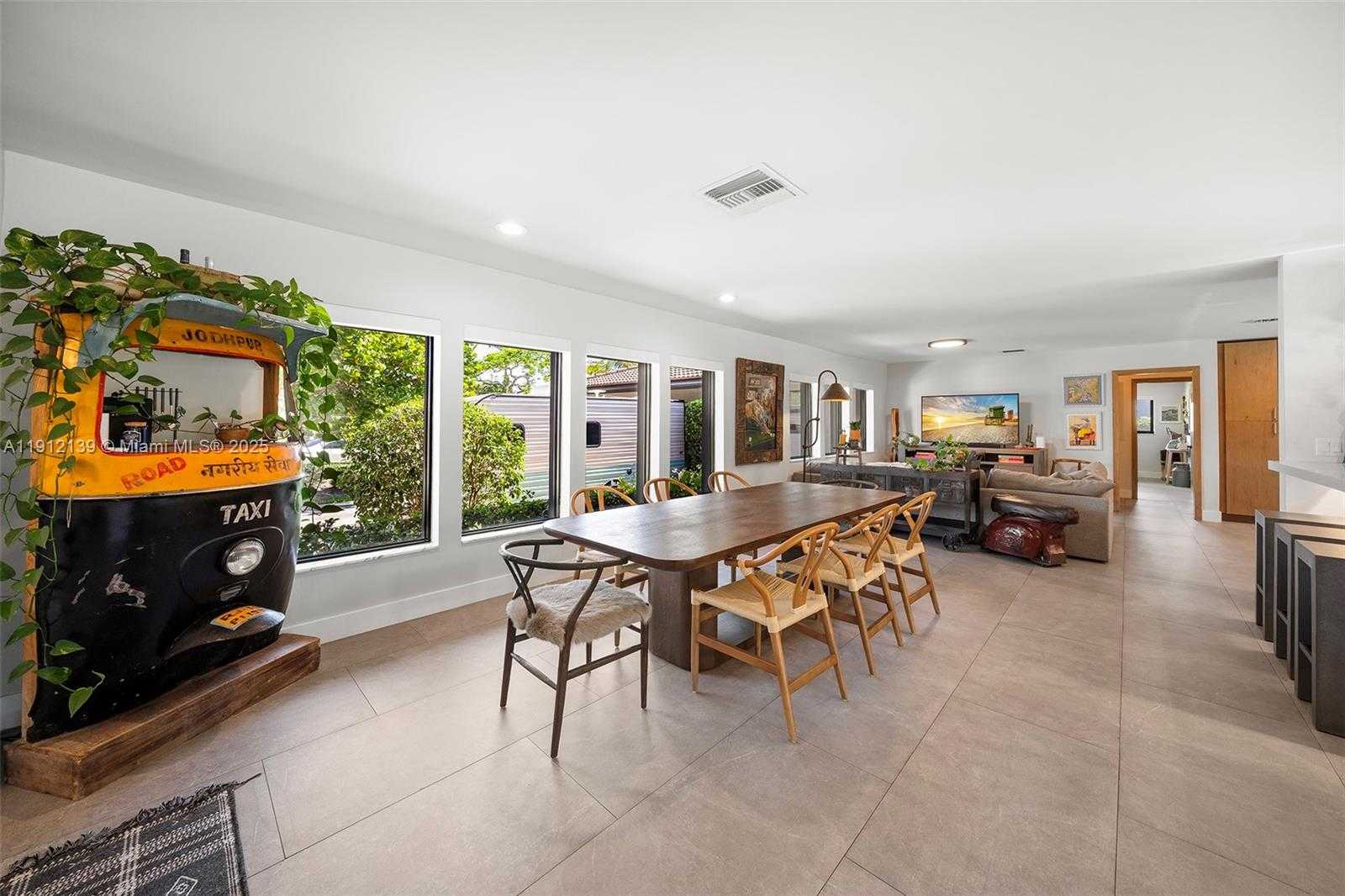 Small Image of 419 ALAMANDA DR, Hallandale Beach Number 12