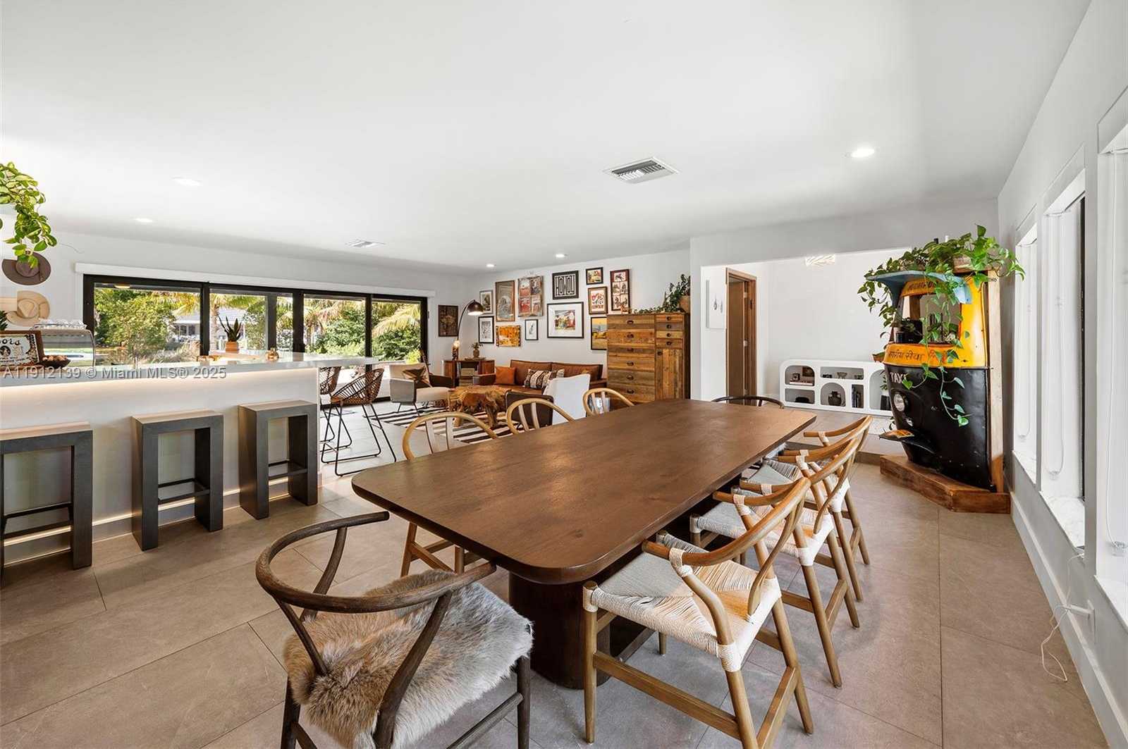 Small Image of 419 ALAMANDA DR, Hallandale Beach Number 13