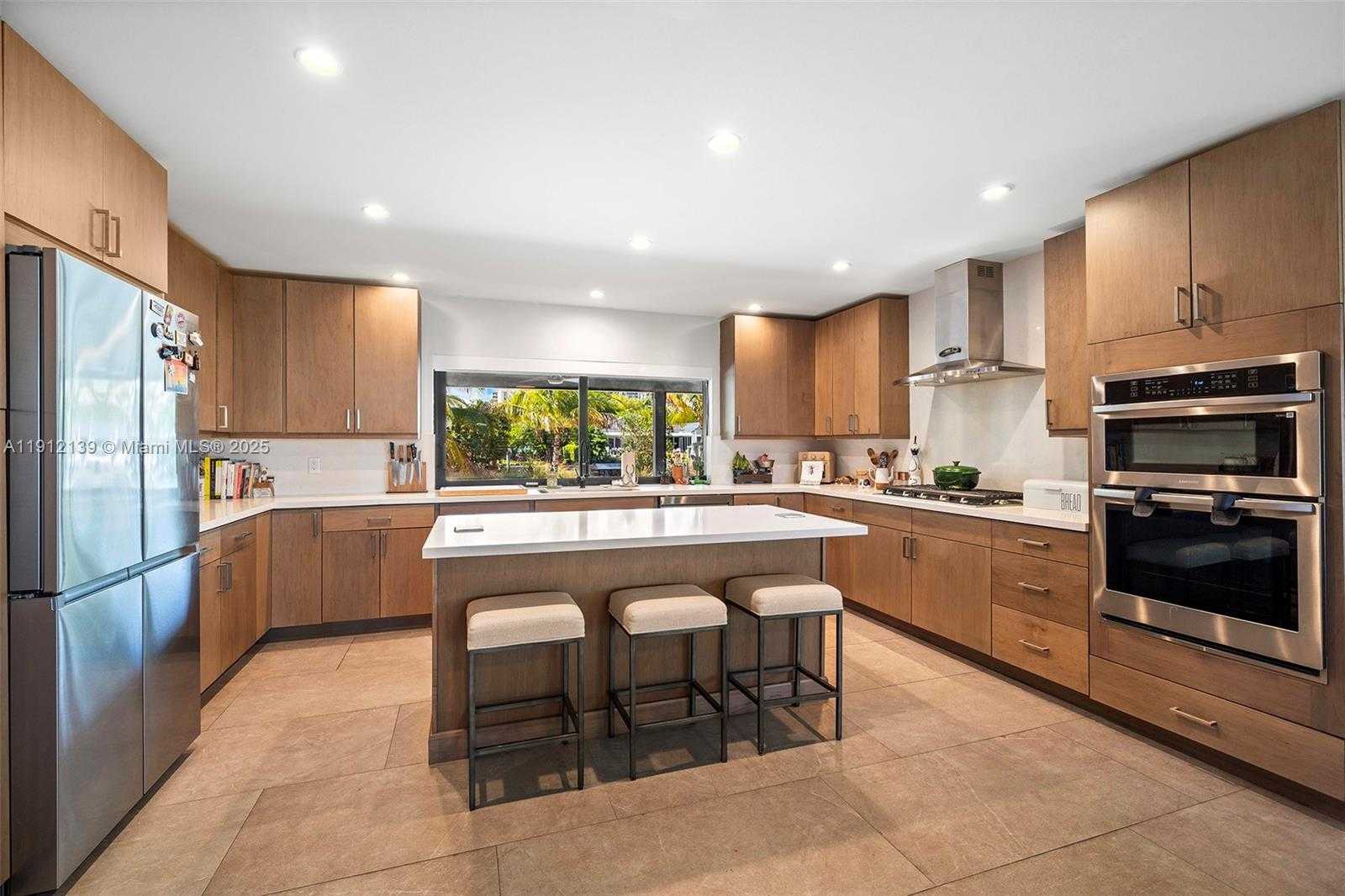 Small Image of 419 ALAMANDA DR, Hallandale Beach Number 16