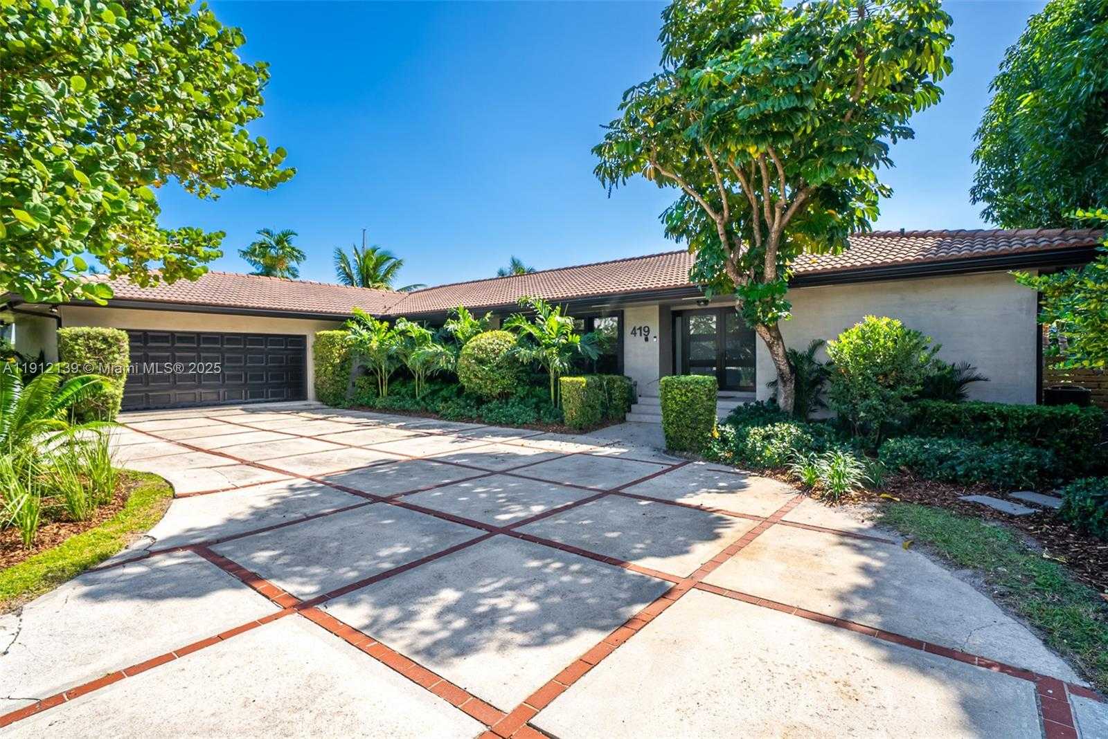 Small Image of 419 ALAMANDA DR, Hallandale Beach Number 2