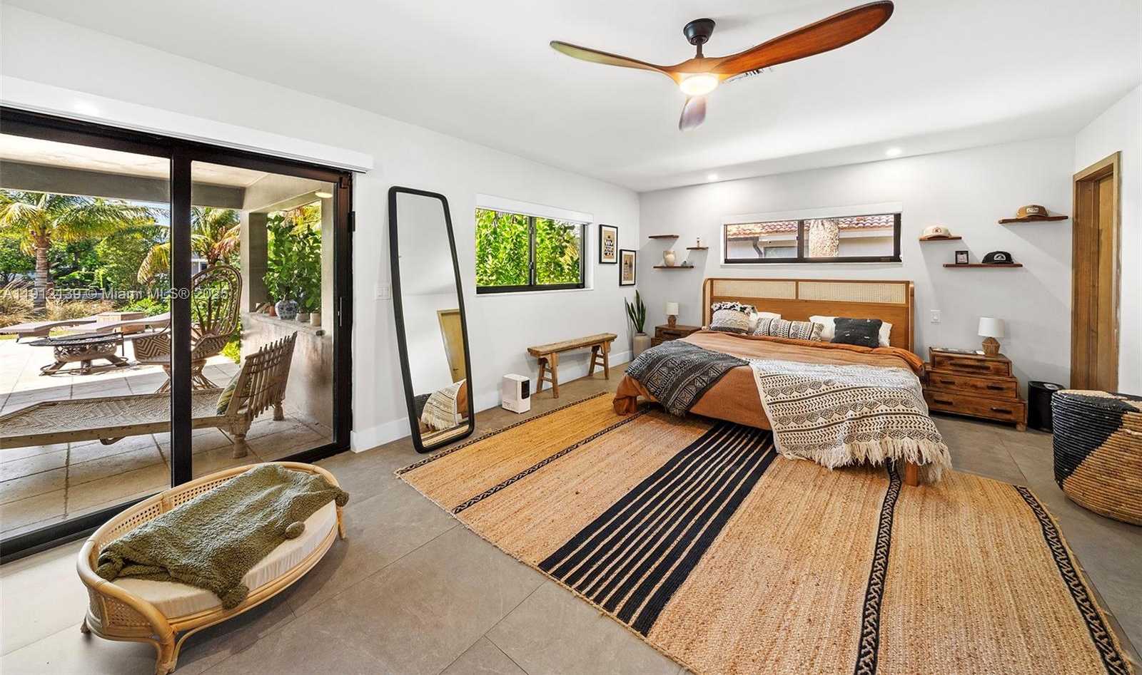 Small Image of 419 ALAMANDA DR, Hallandale Beach Number 20