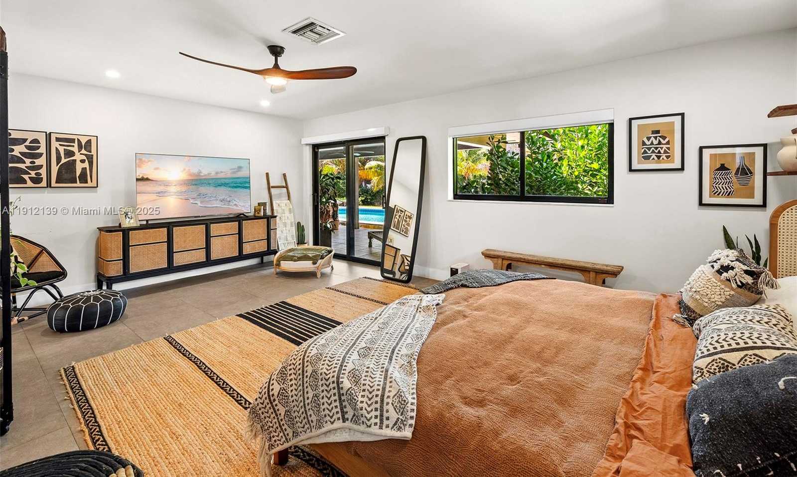 Small Image of 419 ALAMANDA DR, Hallandale Beach Number 21