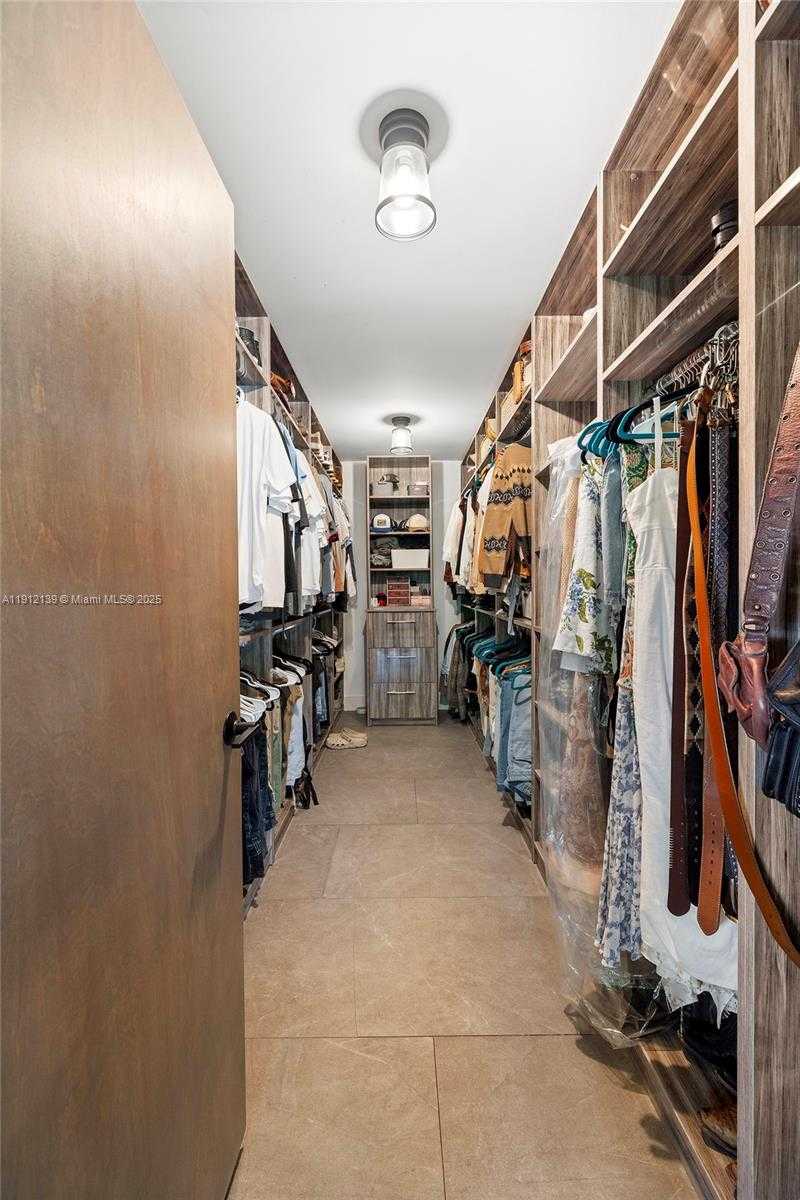 Small Image of 419 ALAMANDA DR, Hallandale Beach Number 23