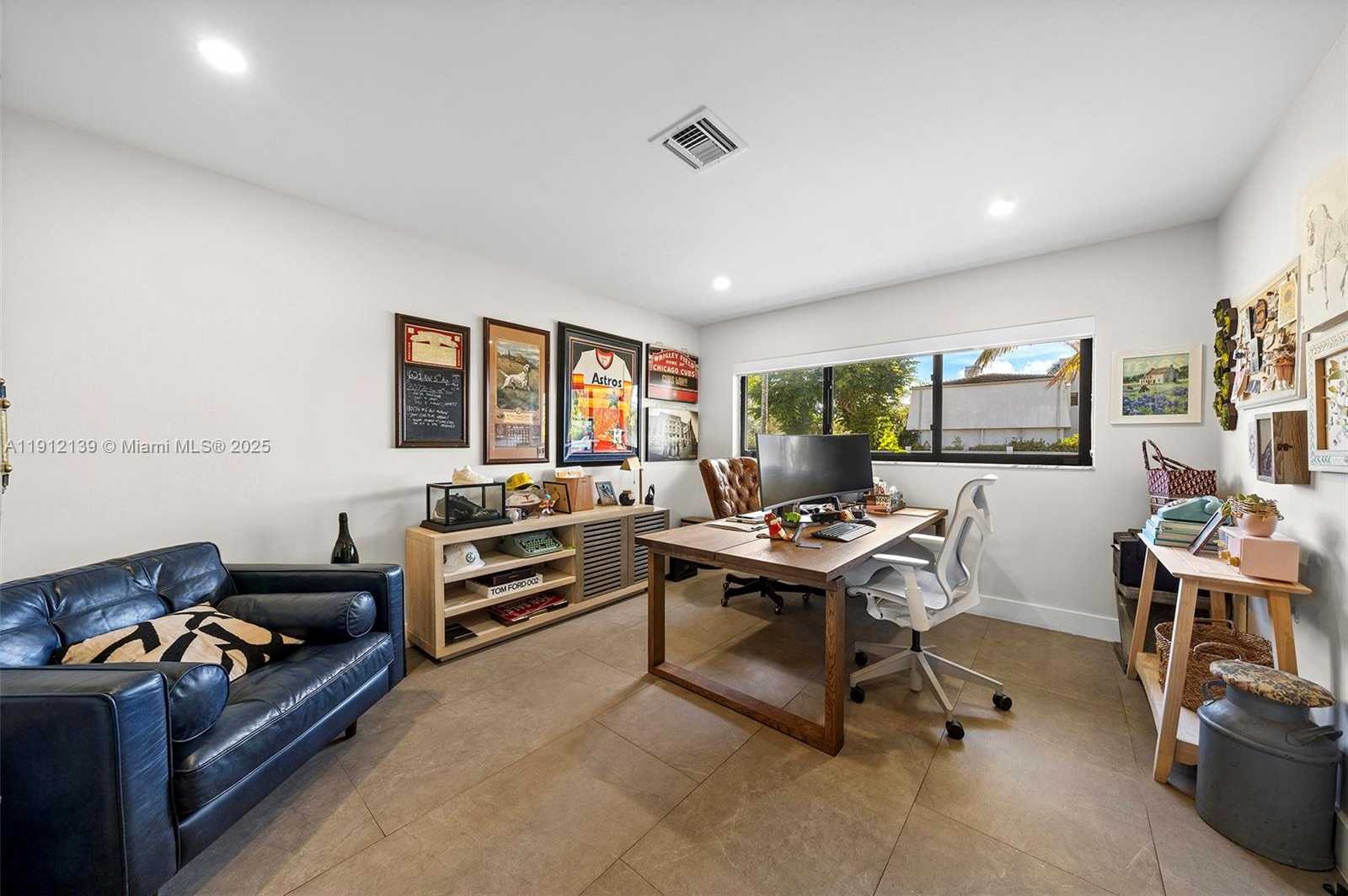 Small Image of 419 ALAMANDA DR, Hallandale Beach Number 24