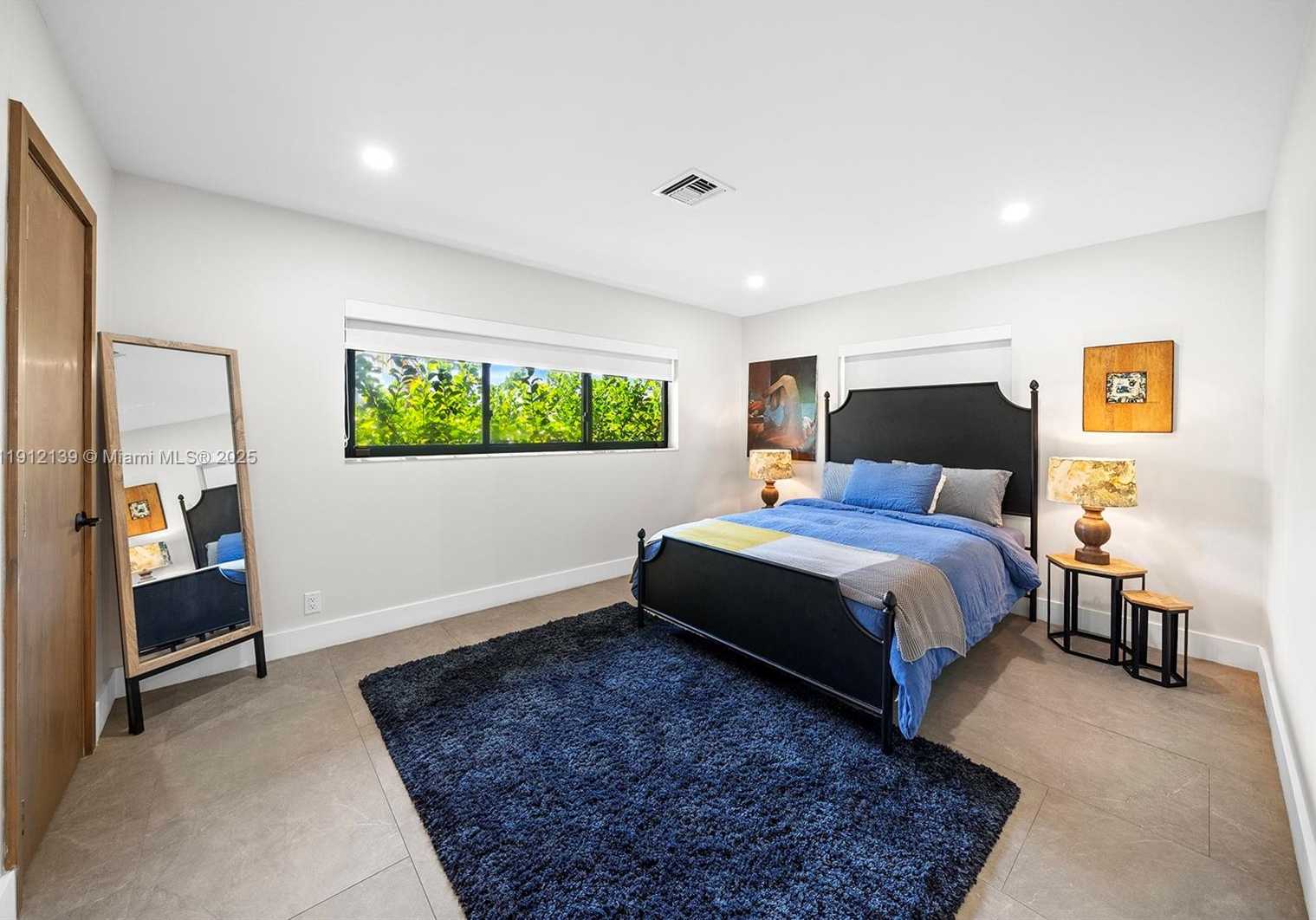 Small Image of 419 ALAMANDA DR, Hallandale Beach Number 25