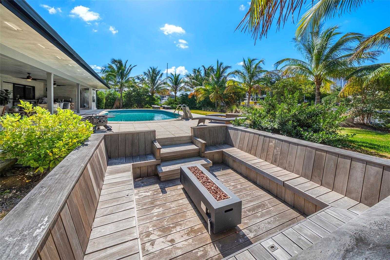 Small Image of 419 ALAMANDA DR, Hallandale Beach Number 29