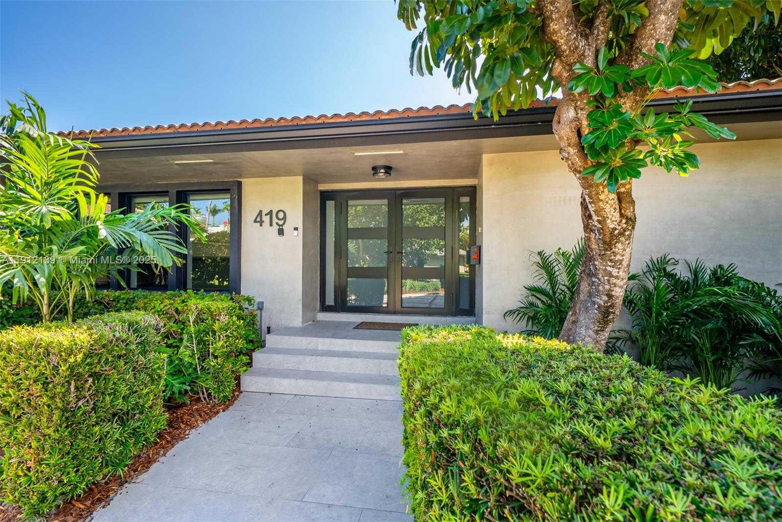 Small Image of 419 ALAMANDA DR, Hallandale Beach Number 3