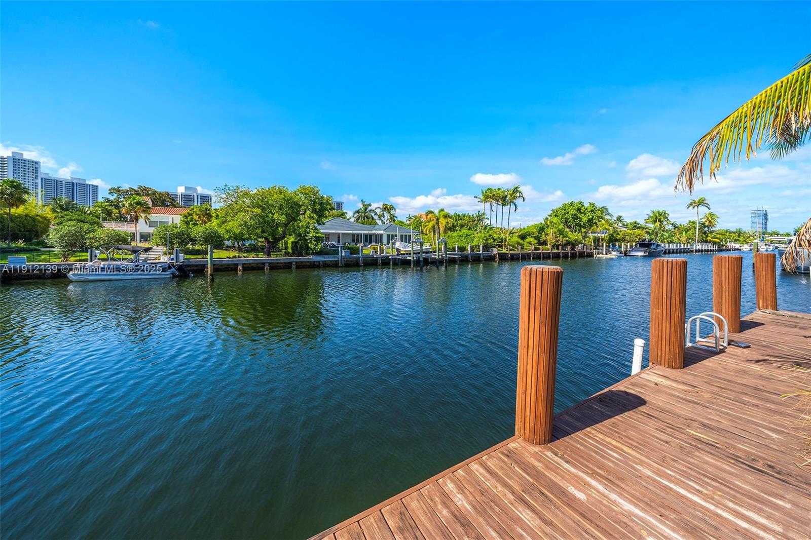 Small Image of 419 ALAMANDA DR, Hallandale Beach Number 30