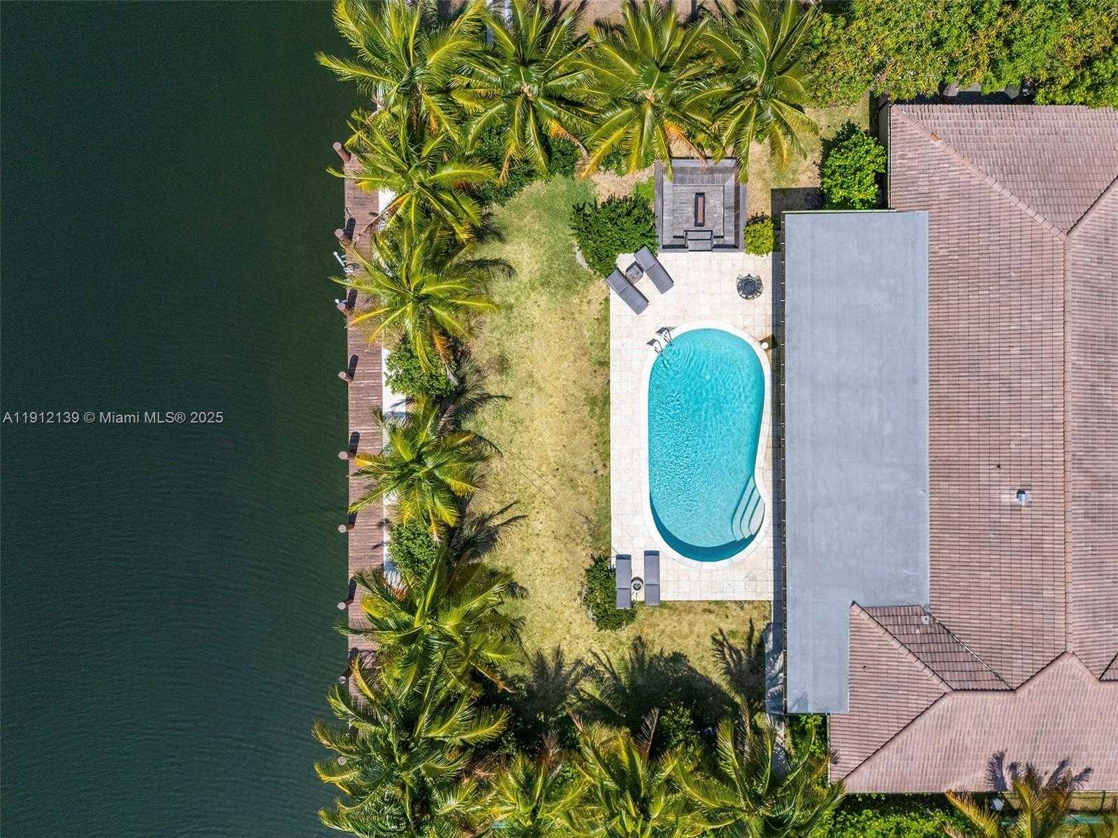 Small Image of 419 ALAMANDA DR, Hallandale Beach Number 5