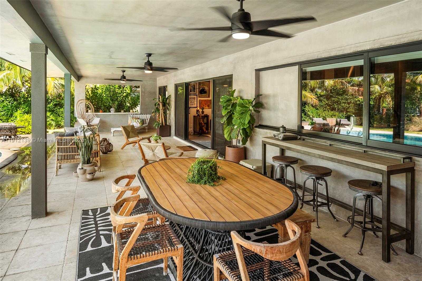 Small Image of 419 ALAMANDA DR, Hallandale Beach Number 7