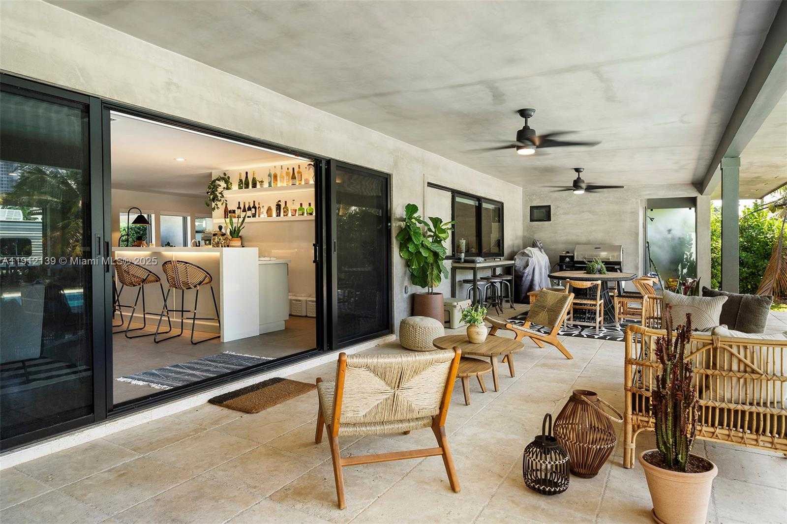 Small Image of 419 ALAMANDA DR, Hallandale Beach Number 9