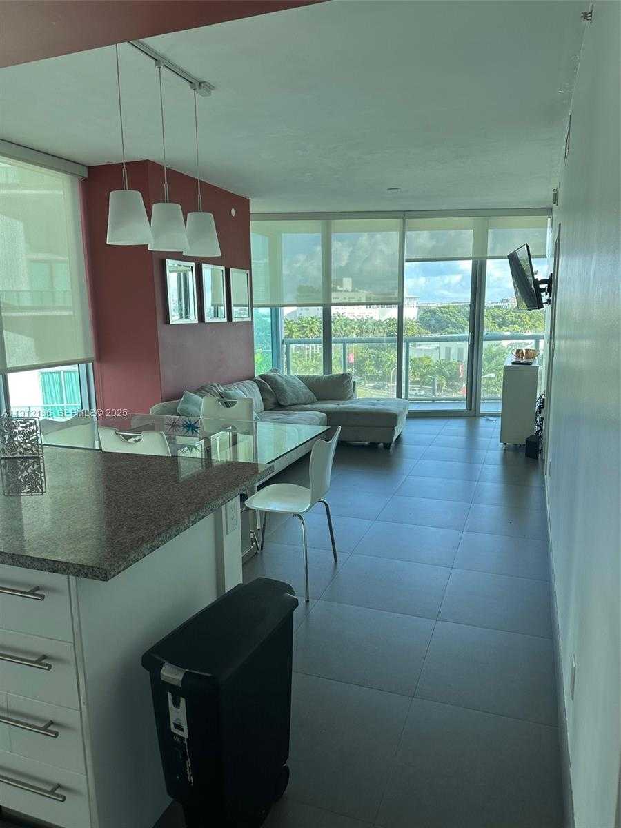 Small Image of 888 BISCAYNE BLVD #512, Miami Number 1