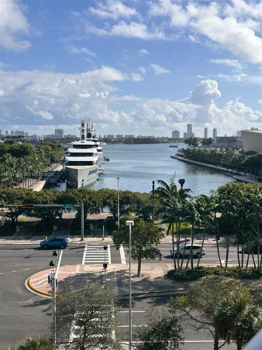 Small Image of 888 BISCAYNE BLVD #512, Miami Number 5
