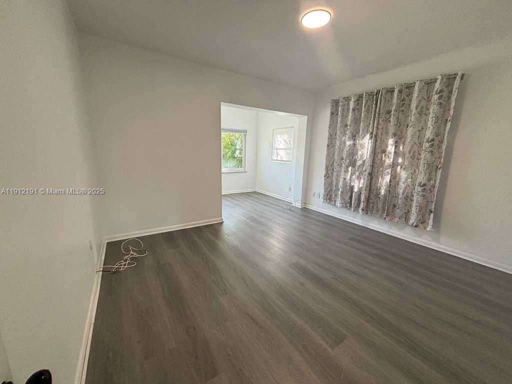 Small Image of 9324 BYRON AVE, Surfside Number 11