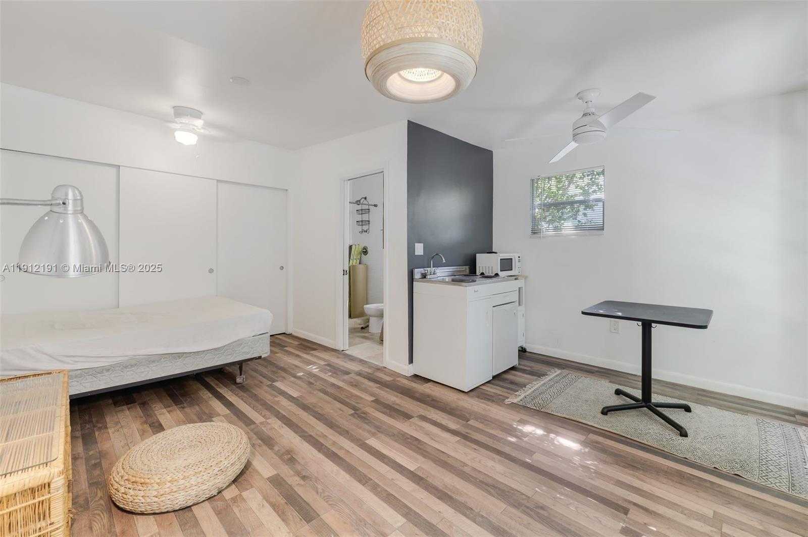 Small Image of 9324 BYRON AVE, Surfside Number 14