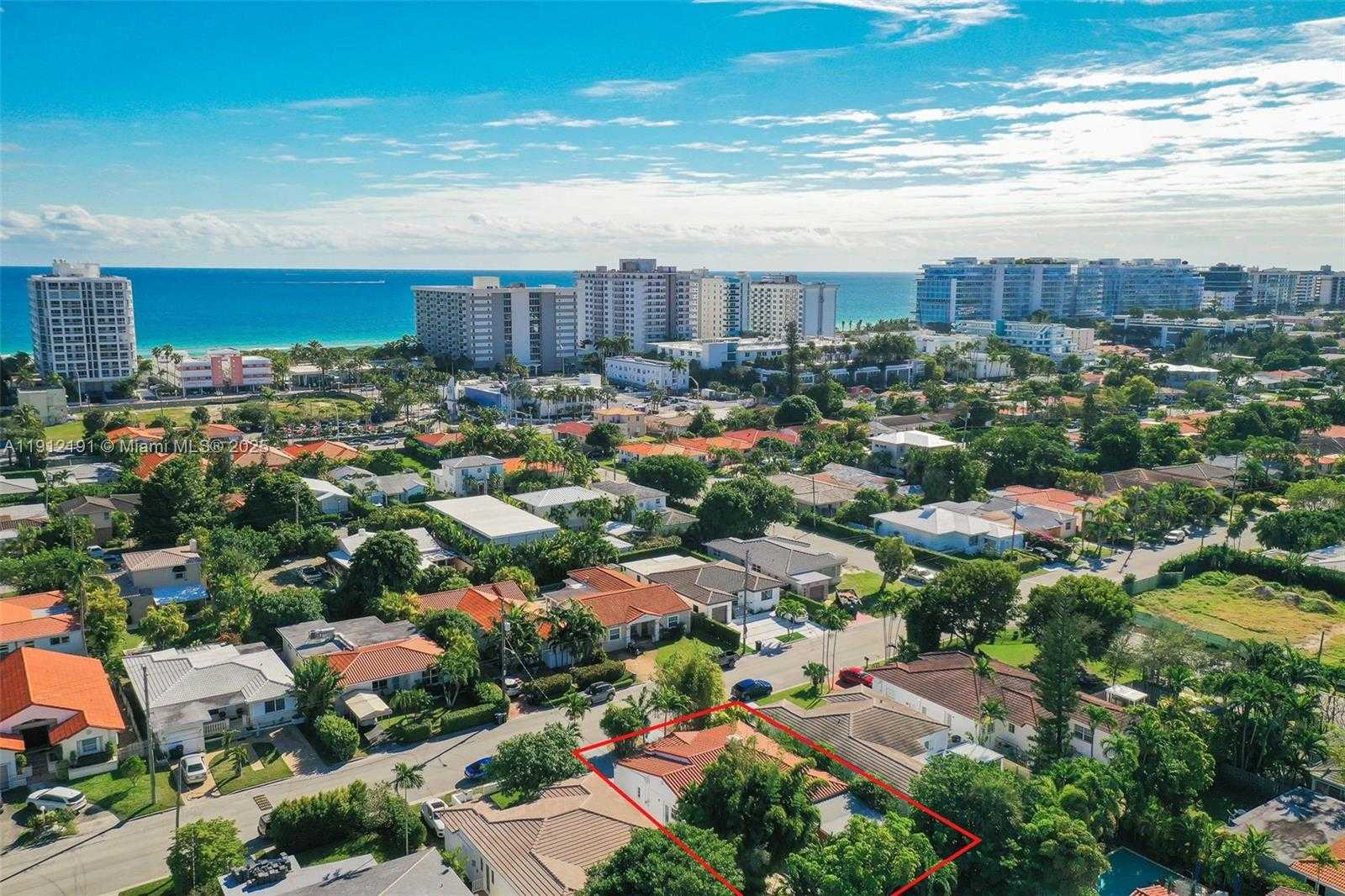 Small Image of 9324 BYRON AVE, Surfside Number 17