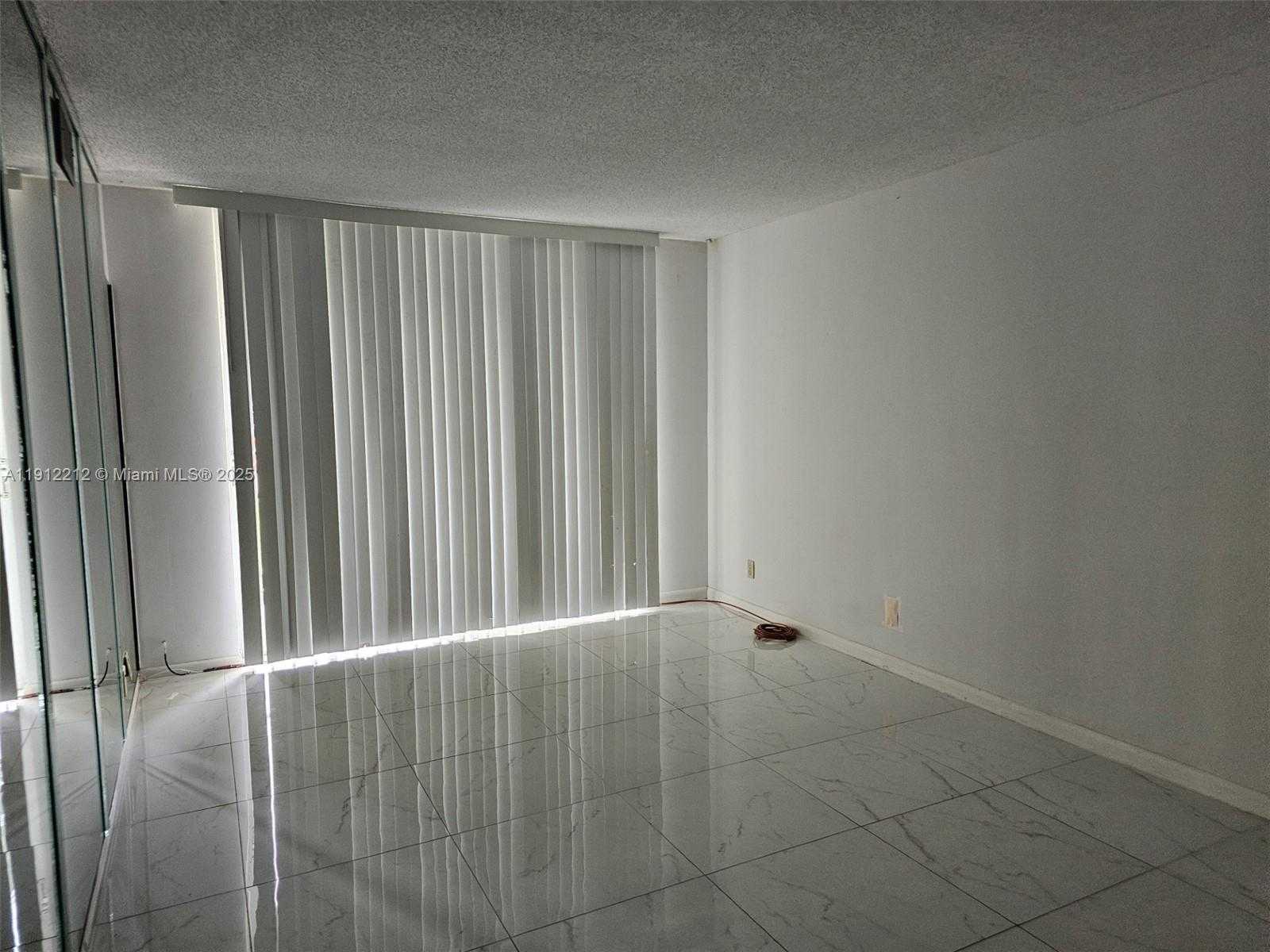 Small Image of 2000 ATLANTIC SHORES BLVD #104, Hallandale Beach Number 4
