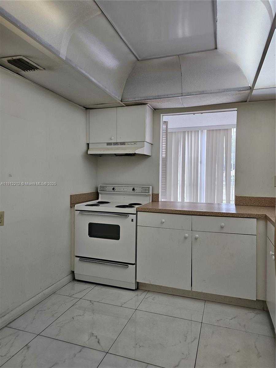 Small Image of 2000 ATLANTIC SHORES BLVD #104, Hallandale Beach Number 5