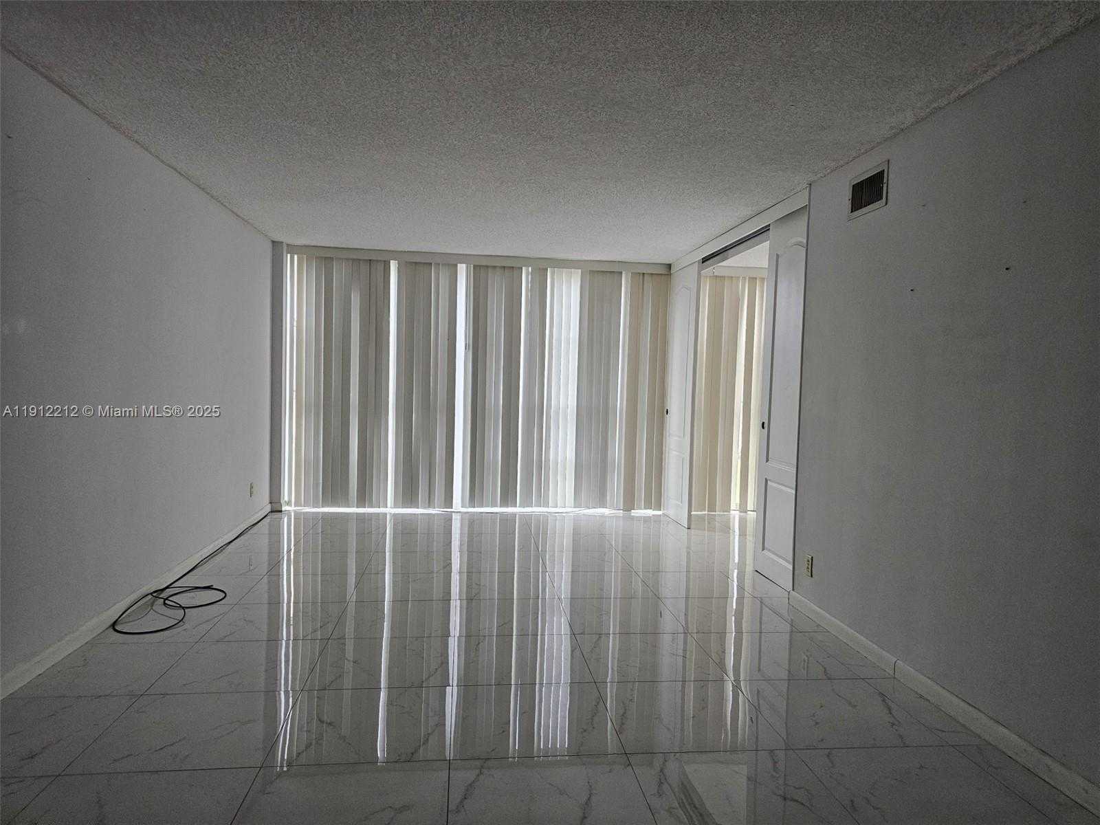 Small Image of 2000 ATLANTIC SHORES BLVD #104, Hallandale Beach Number 6