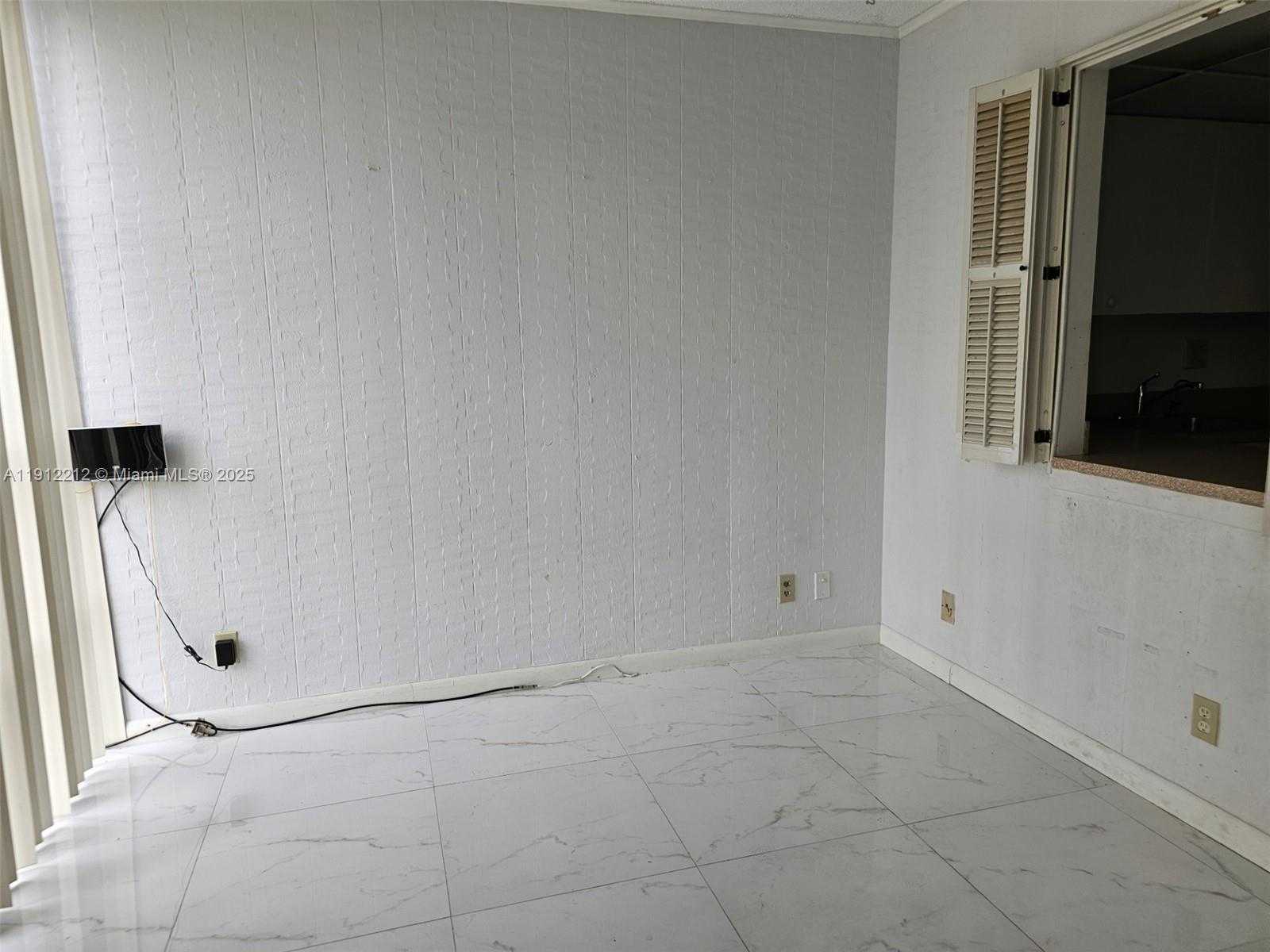 Small Image of 2000 ATLANTIC SHORES BLVD #104, Hallandale Beach Number 7