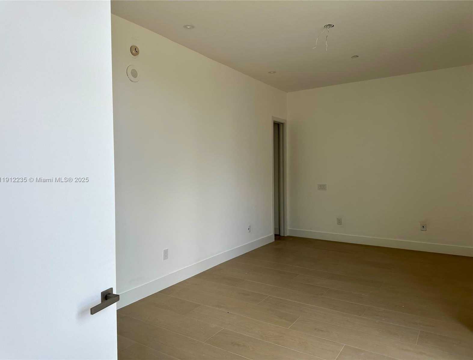 Small Image of 881 OCEAN DR #L3, Key Biscayne Number 7