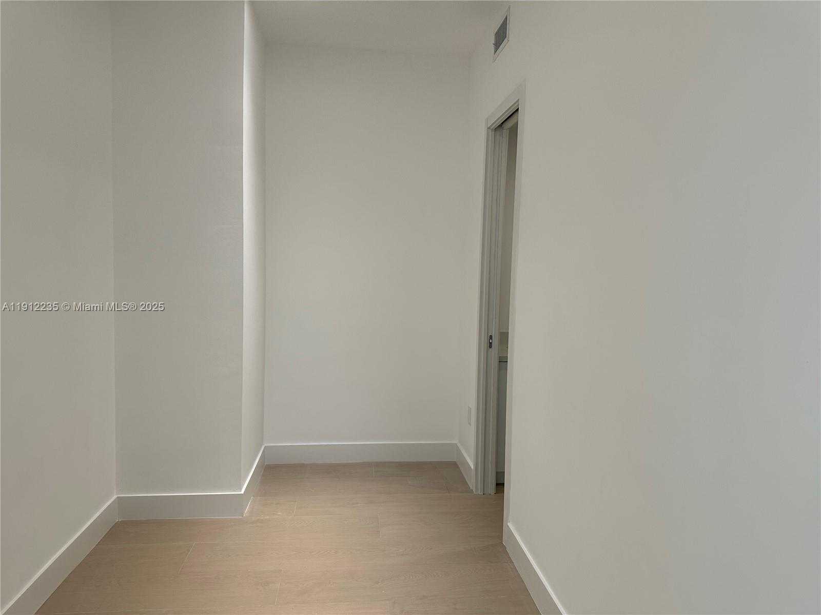 Small Image of 881 OCEAN DR #L3, Key Biscayne Number 8